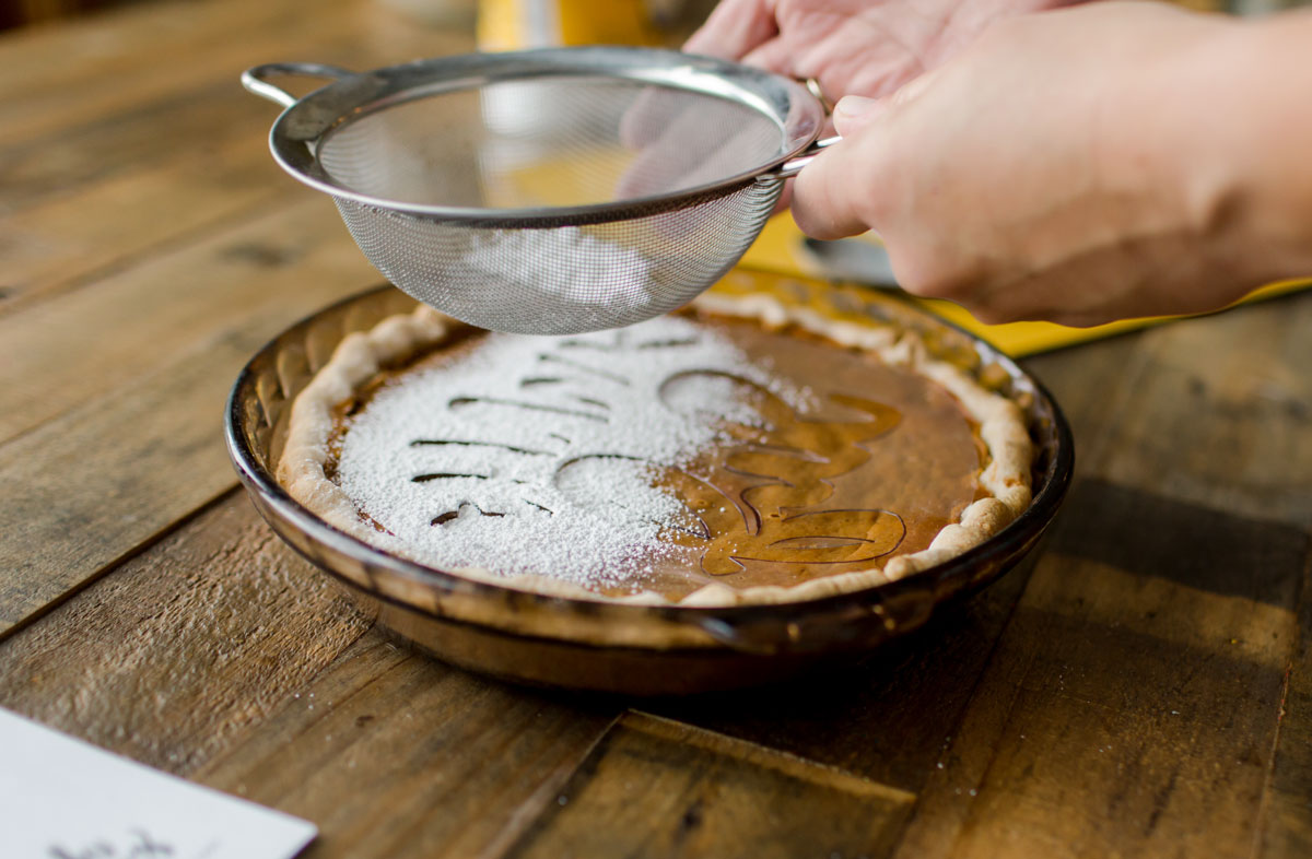 Thanksgiving pie stencil, Thanksgiving pie ideas, Easy thanksgiving pie recipe, Pumpkin pie idea, DIY pie stencil, DIY pie thanksgiving, DIY holiday idea