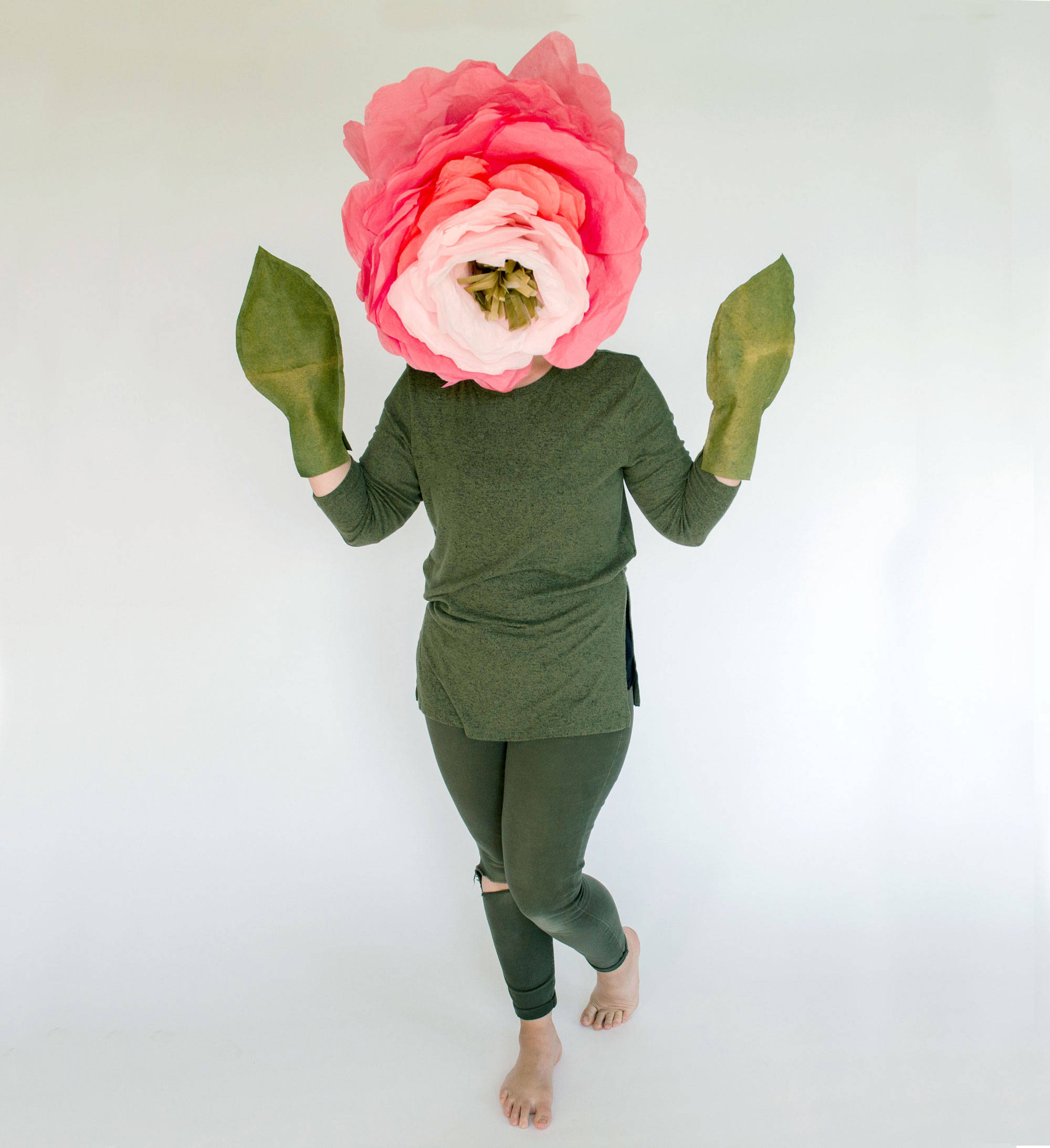 peony halloween costume, DIY peony costume, DIY peony paper flower, DIY peony flower, DIY paper halloween costume, Easy DIY paper flower, Easy DIY paper peony