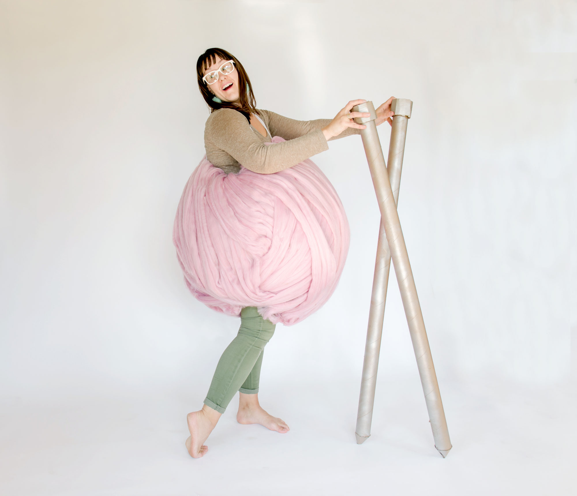 DIY Yarn ball costume, DIY Halloween costumes, DIY halloween, handmade halloween costume, how to make a yarn ball costume