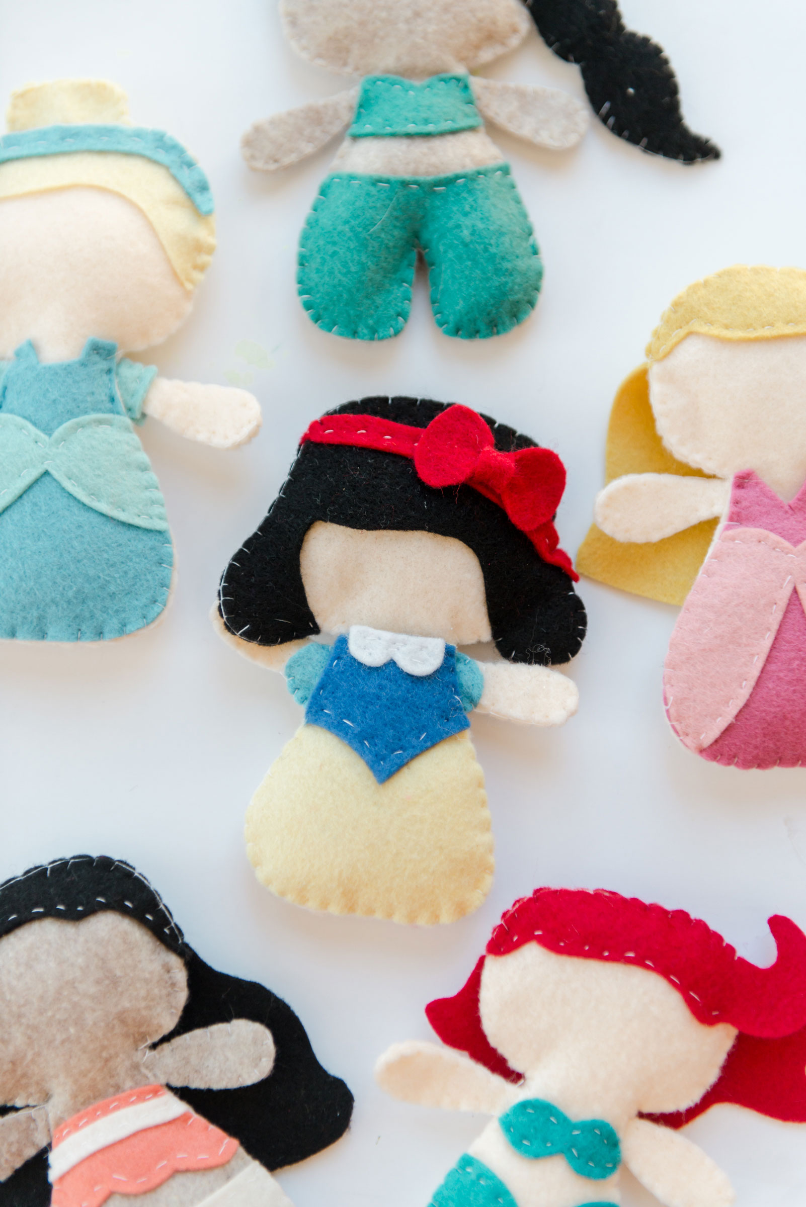 how to make disney princess plushies, disney princess plushies, disney stuffies, moana plushie, jasmine plushie, cinderella plush, snow white plush