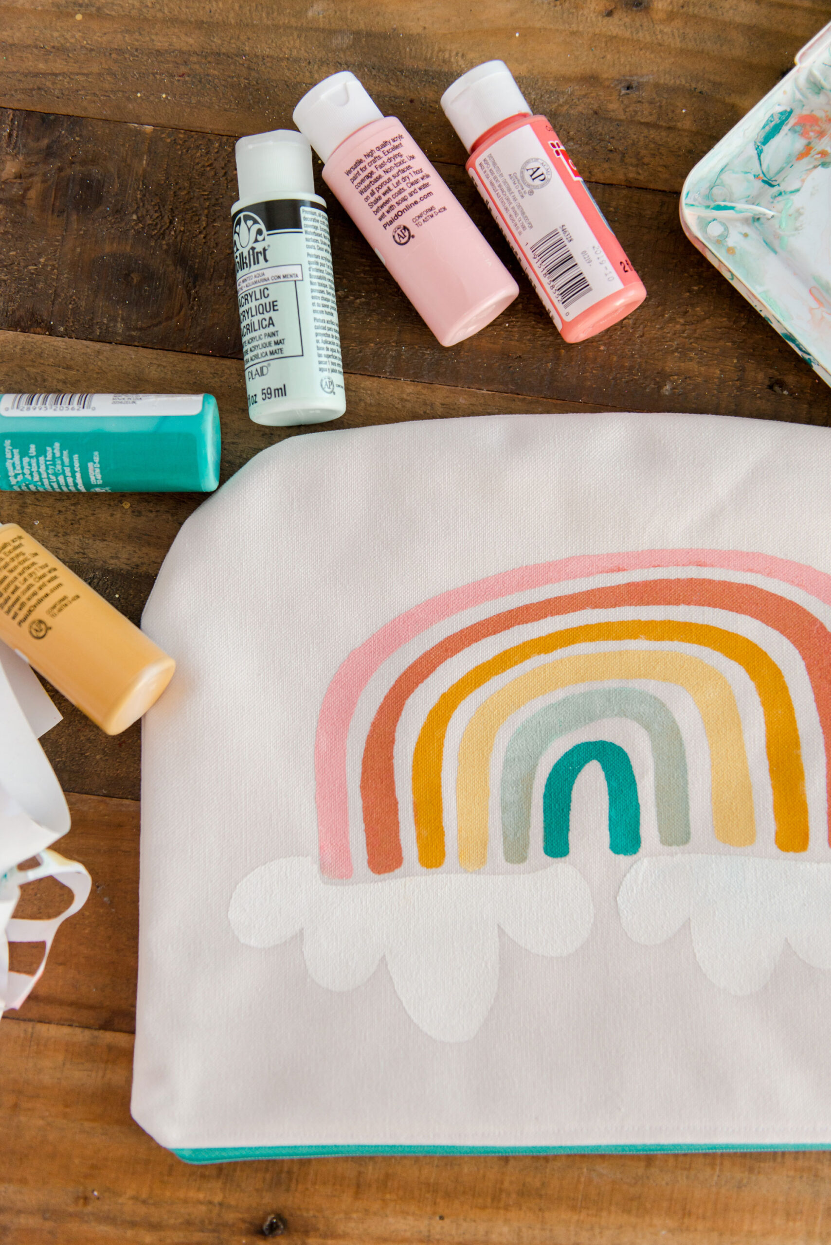 How to make a rainbow stencil using a Cricut!