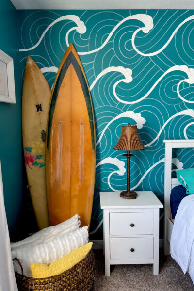 Wave mural DIY, how to paint a beachy mural, how to paint a wave mural, beach mural DIY, how to paint a mural
