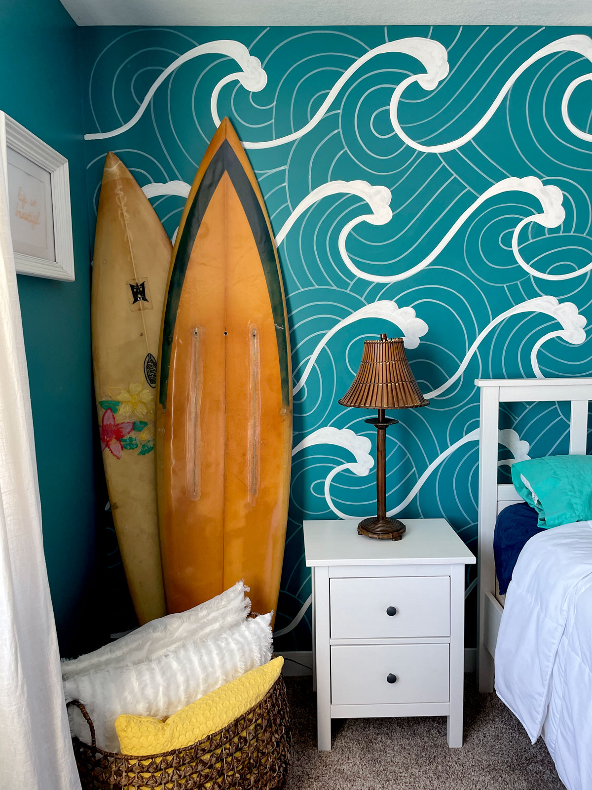 A beachy wave bedroom mural!