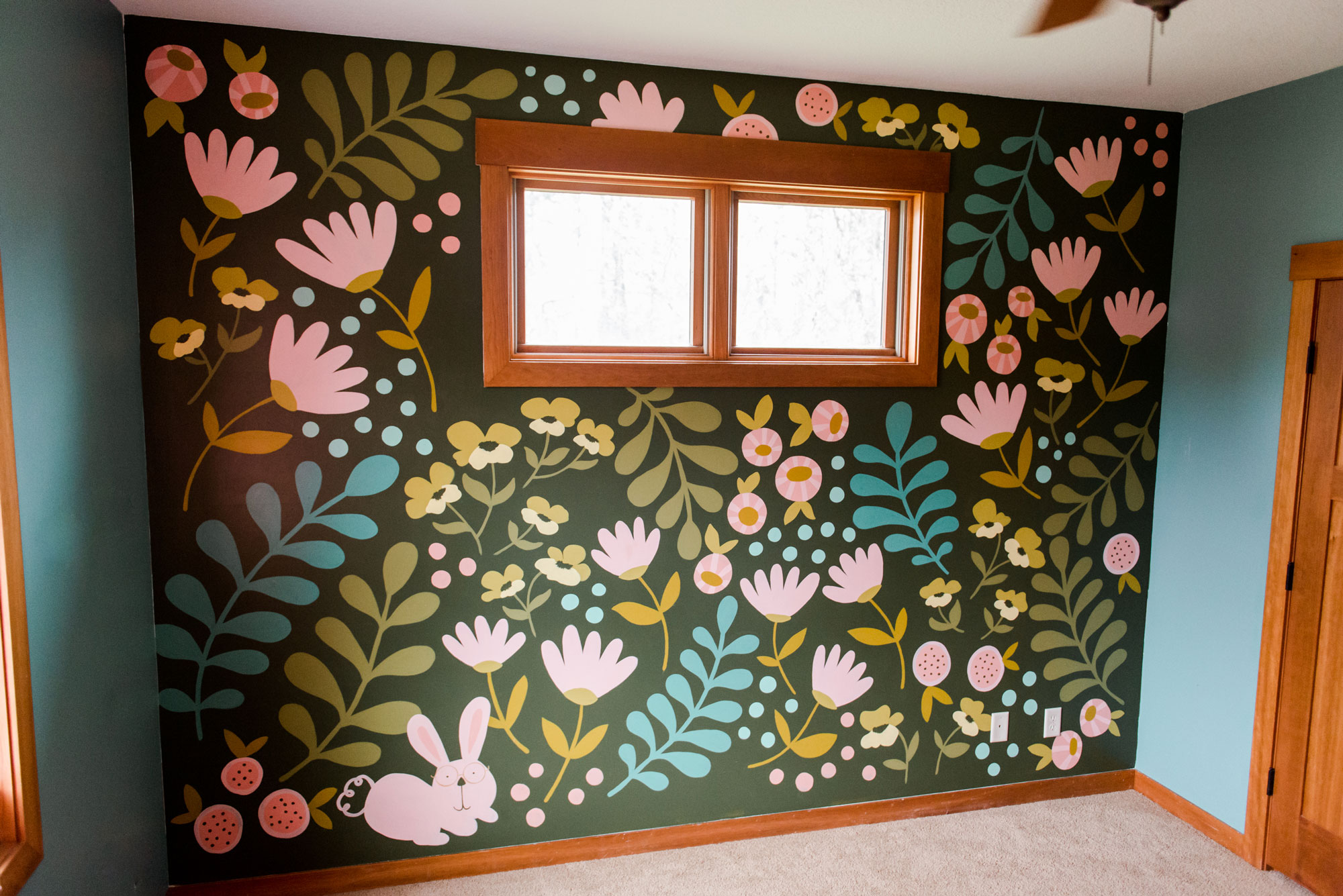 How to paint a floral wall mural, Floral painting DIY, bedroom mural, bedroom floral mural, mural for a bedroom, floral bedroom mural