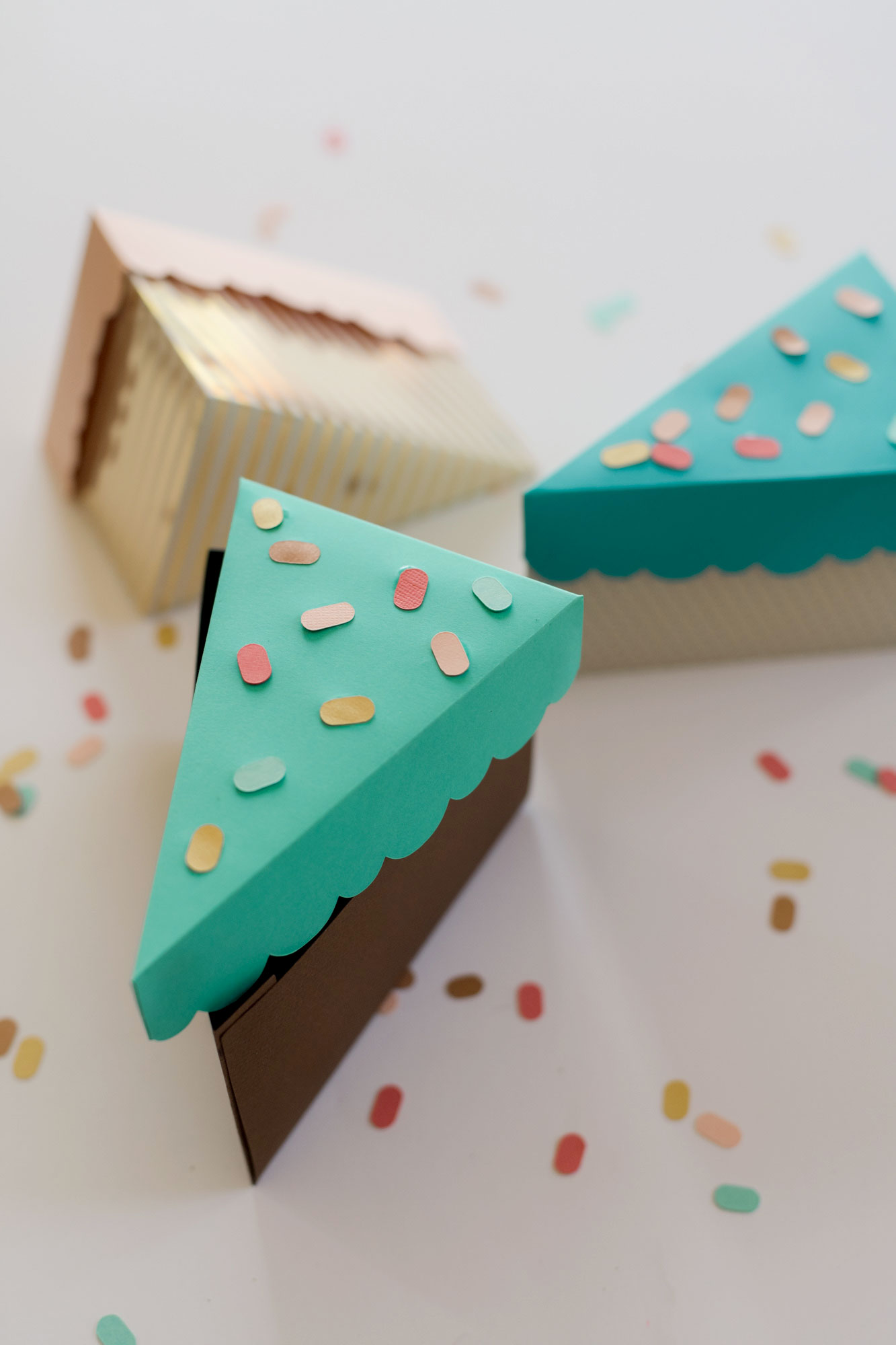 The cutest birthday cake box SVG file freebie!