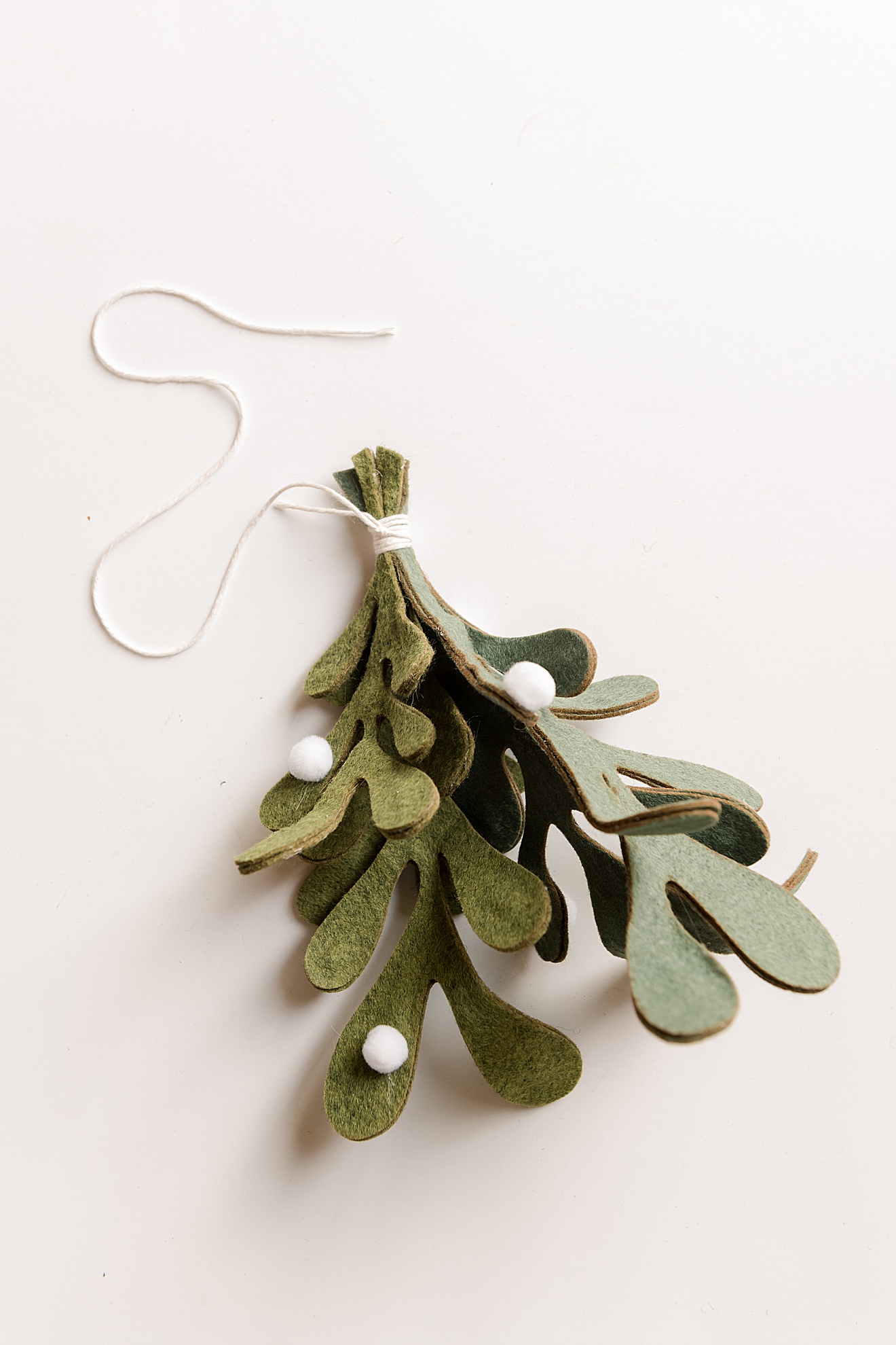 Felt Mistletoe DIY