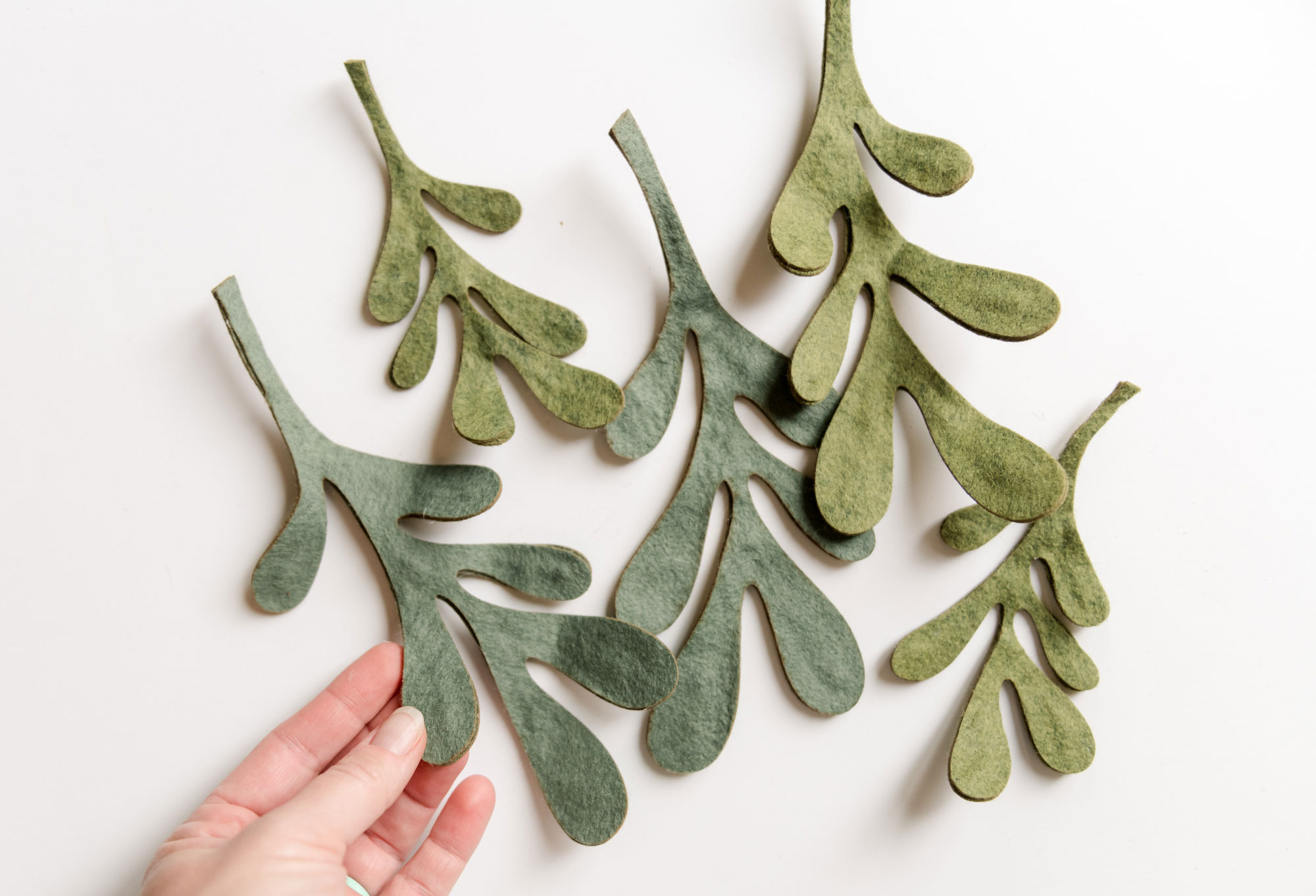 DIY mistletoe, how to make a felt mistletoe, Felt mistletoe, How to make a felt mistletoe, Mistletoe pattern