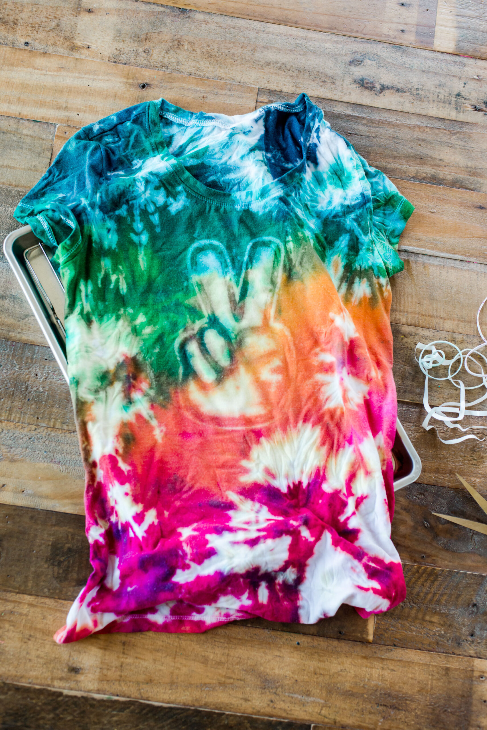 How to Make a Red, White and Blue Tie Dye Shirt! - Kids Activity Zone