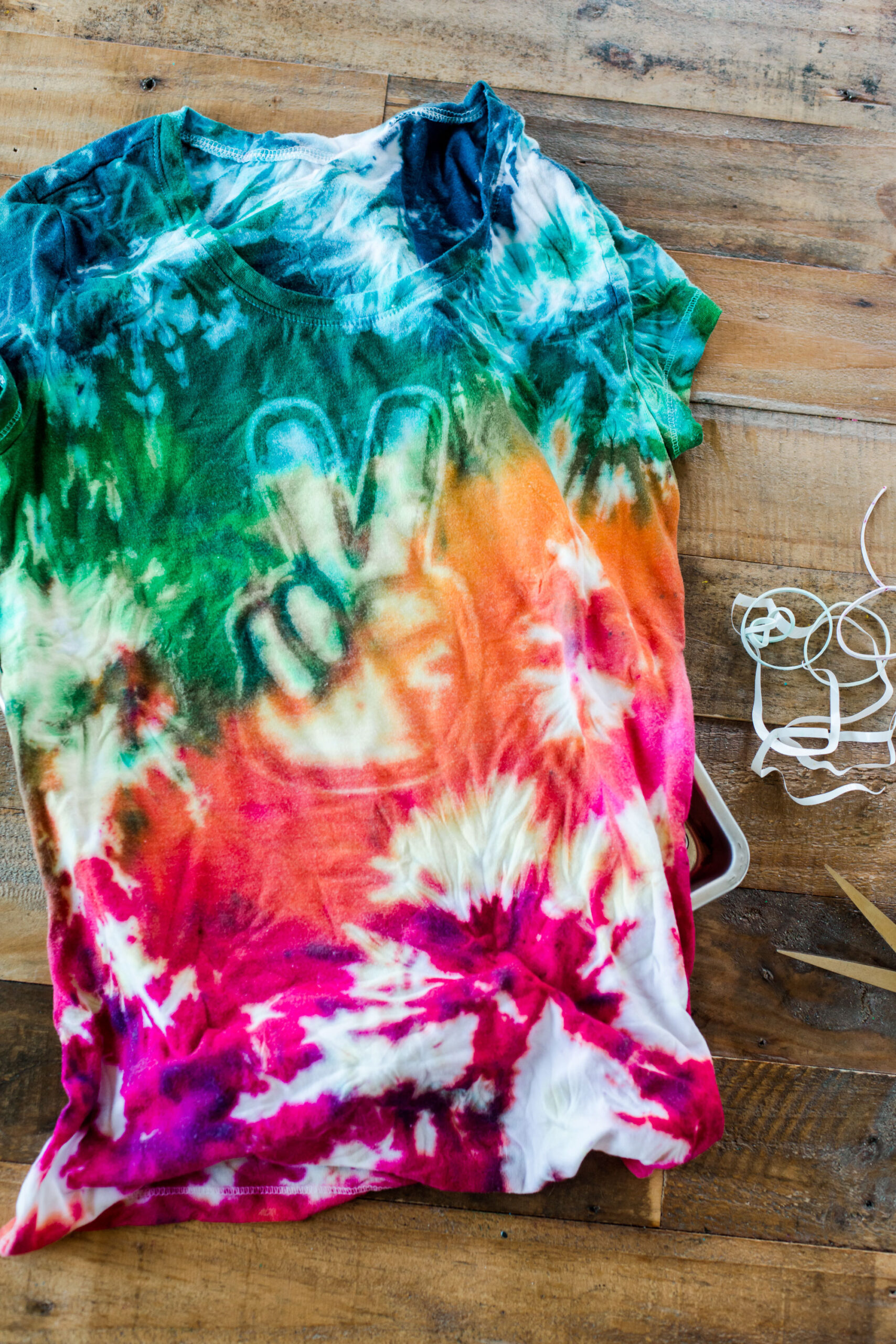 Tie Dye a Red T Shirt? Let's Try It! 