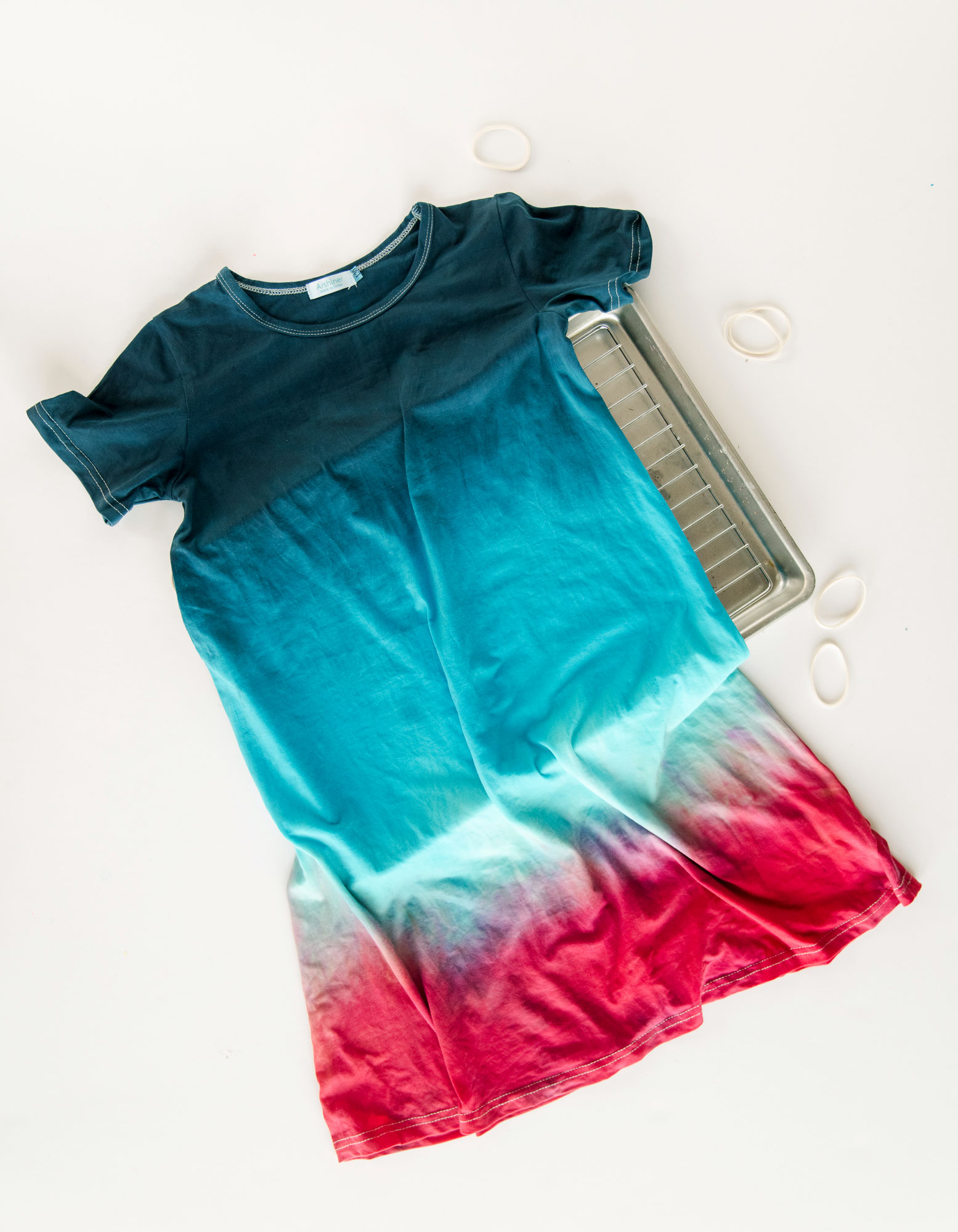 ombre tie dye, how to ombre tie dye, red white and blue tie dye dress, tie dye dress DIY, tie dye dress DIY oh yay studio, how to ombre tie dye