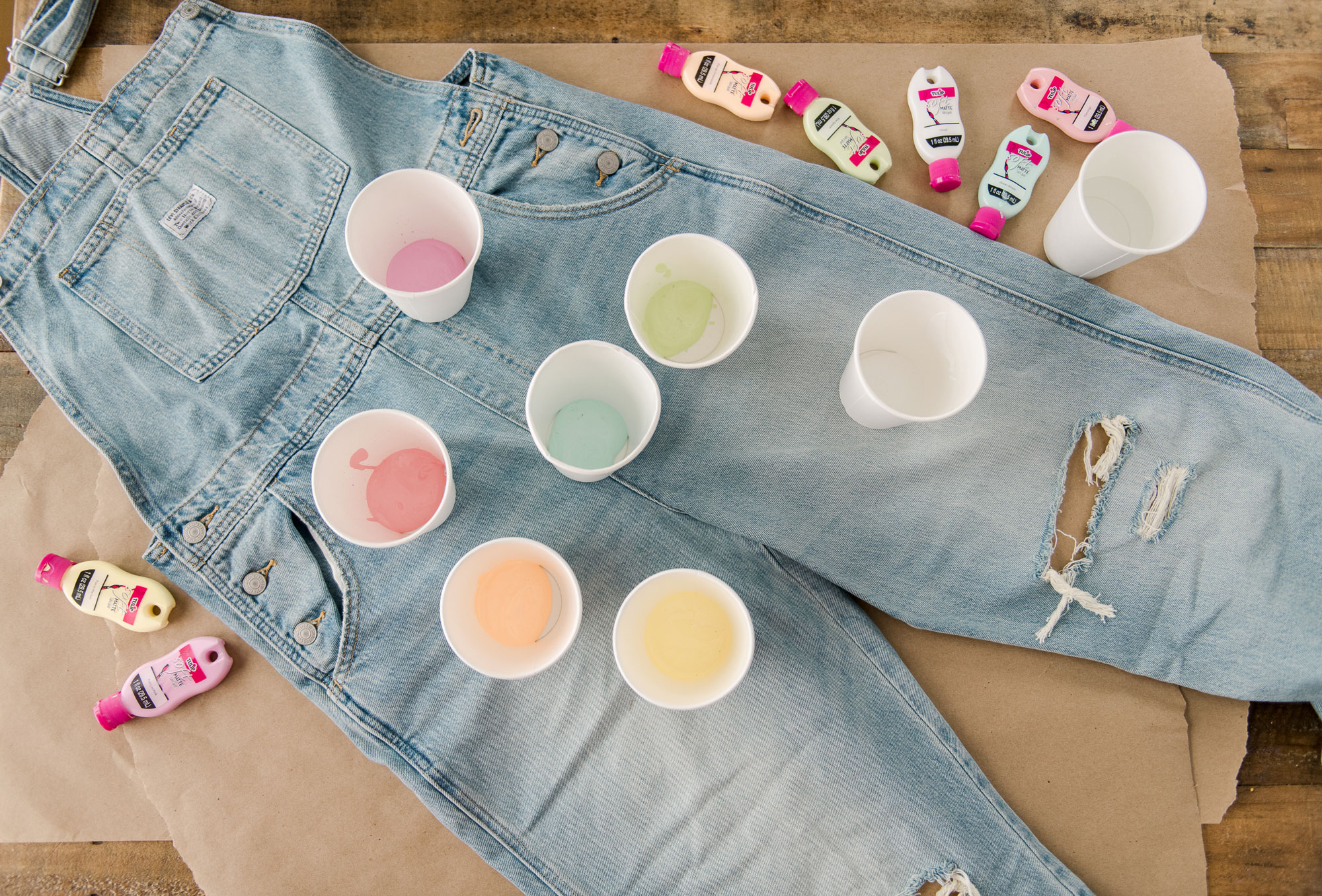 A Fun How-To: Splatter Paint Your Jeans  Paint splatter jeans, Painted  clothes, Painted jeans