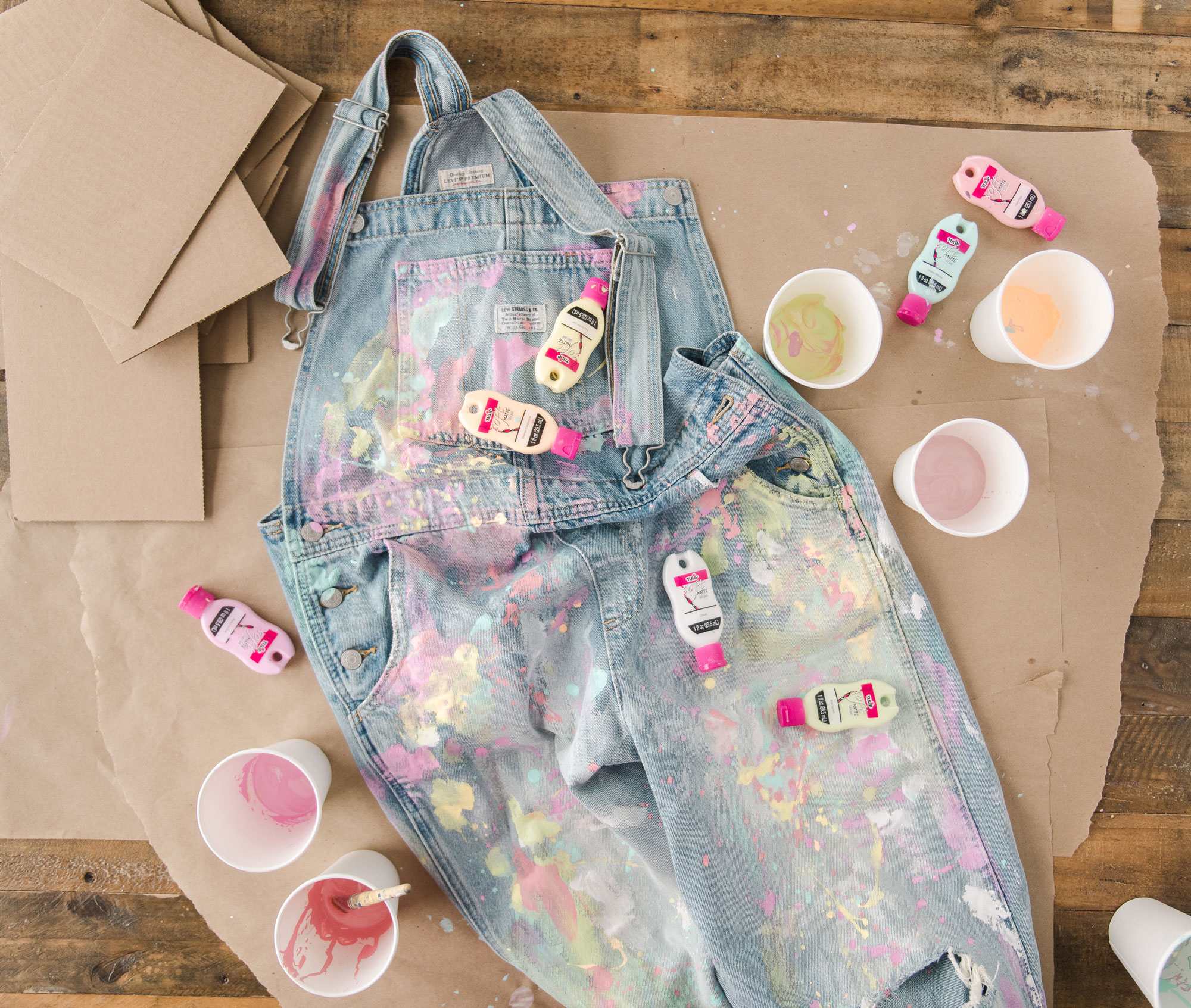 DIY splatter painted overalls, painted overalls, DIY splatter painted clothing, how to splatter paint clothing, the best paint for painting clothing, how to paint clothing