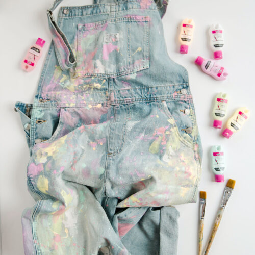DIY splatter painted overalls, painted overalls, DIY splatter painted clothing, how to splatter paint clothing, the best paint for painting clothing, how to paint clothing