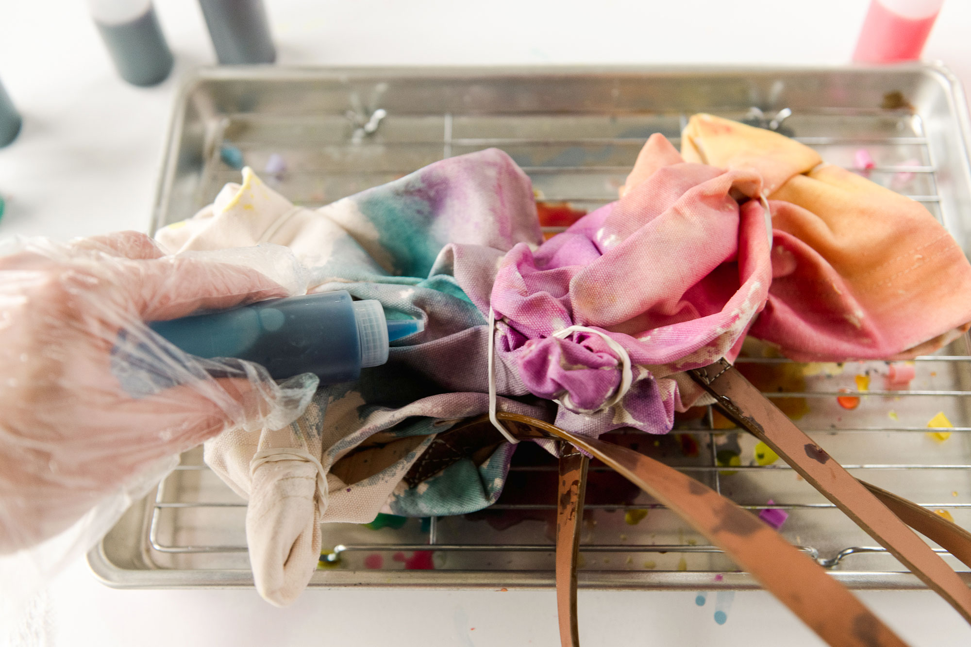 Spring floral tie dye, flower tie dye DIY, how to do tie dye resist, Tulip tie dye kit, How to tie dye a tote, Tie dye resist project