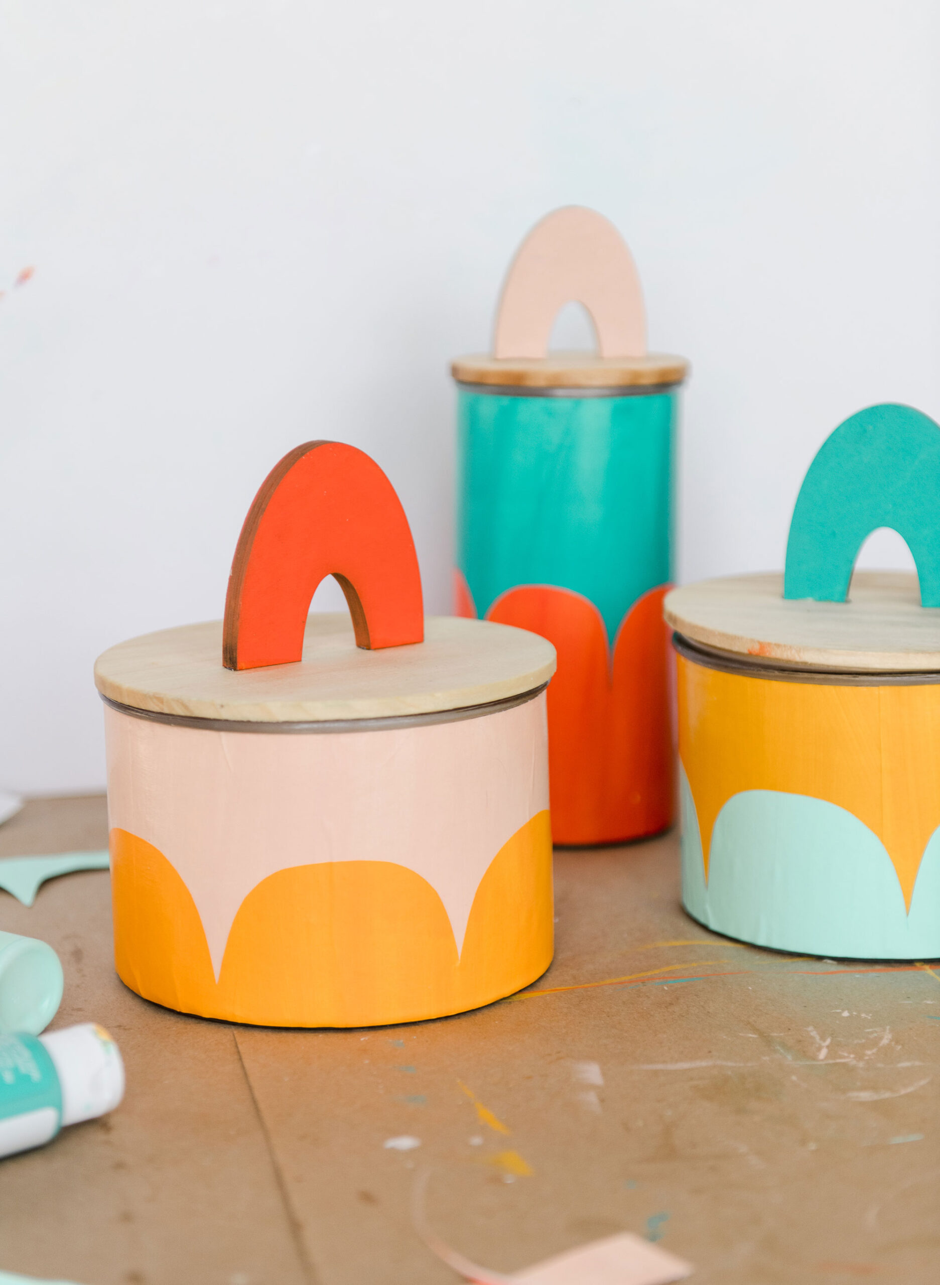 Colorful container, colorful kitchen container, colorful storage container diy, mod podge container, DIY mod podge container, DIY colorful container