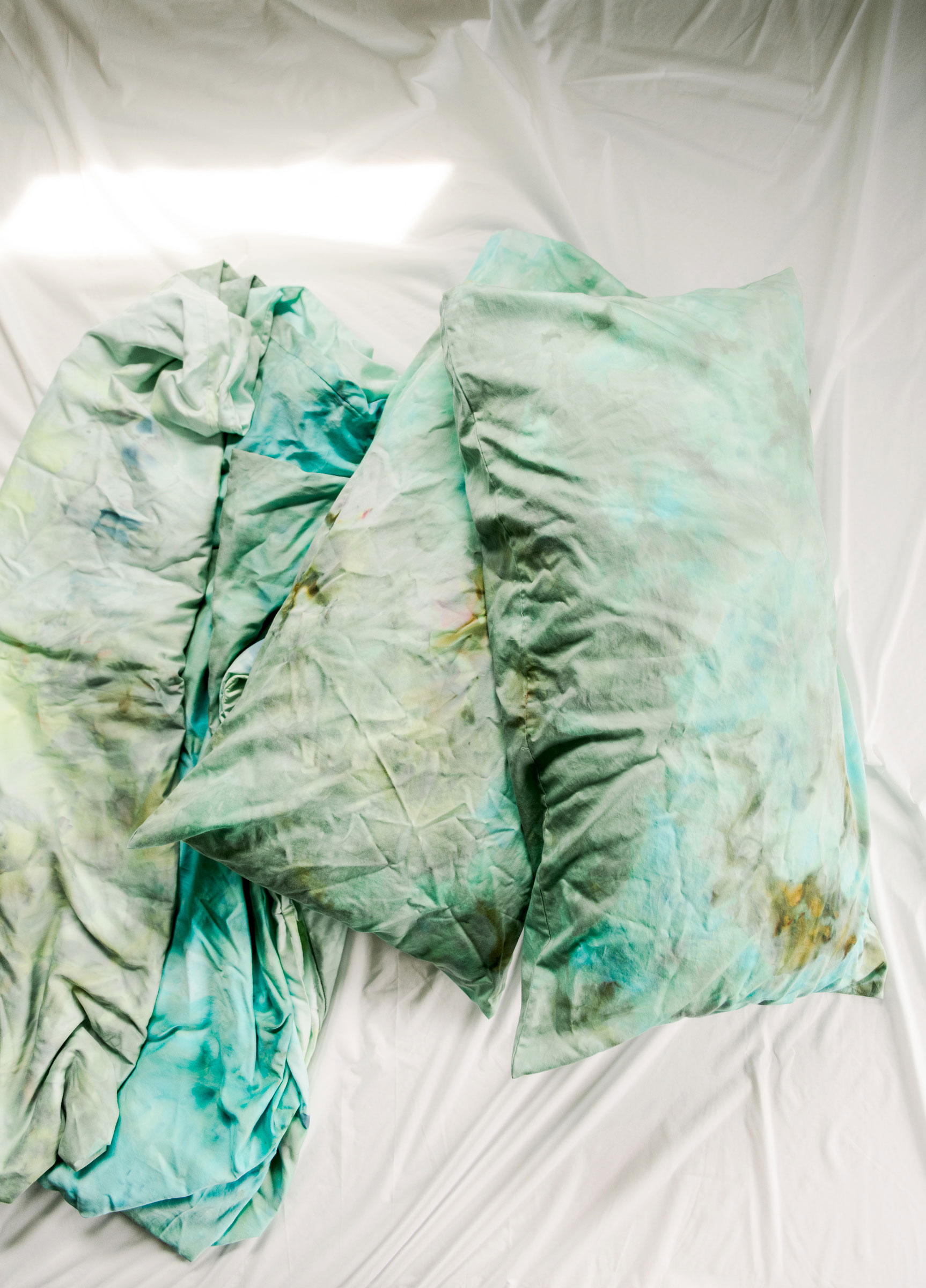 ice dye bedding, tie dye bedding, how to ice dye, ice dye DIY, how to ice dye Tulip, How to use Tulip dye, How to tie dye big items, oh yay studio tie dye 