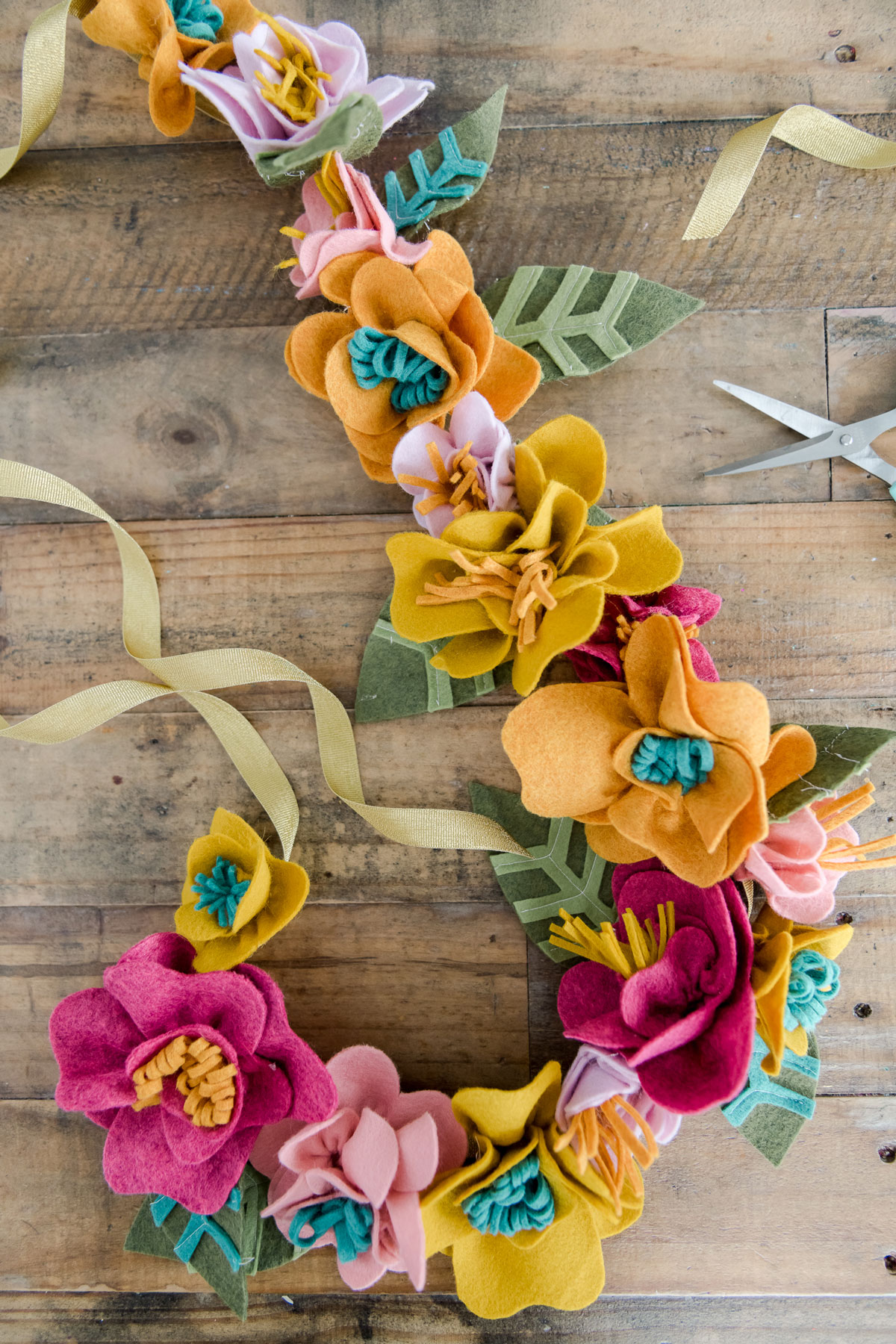 How to make felt flowers, making felt flowers look realistic, sewn felt flowers, sewing felt flowers, easy felt flowers, sewn felt flowers, felt flower crown, felt flower garland