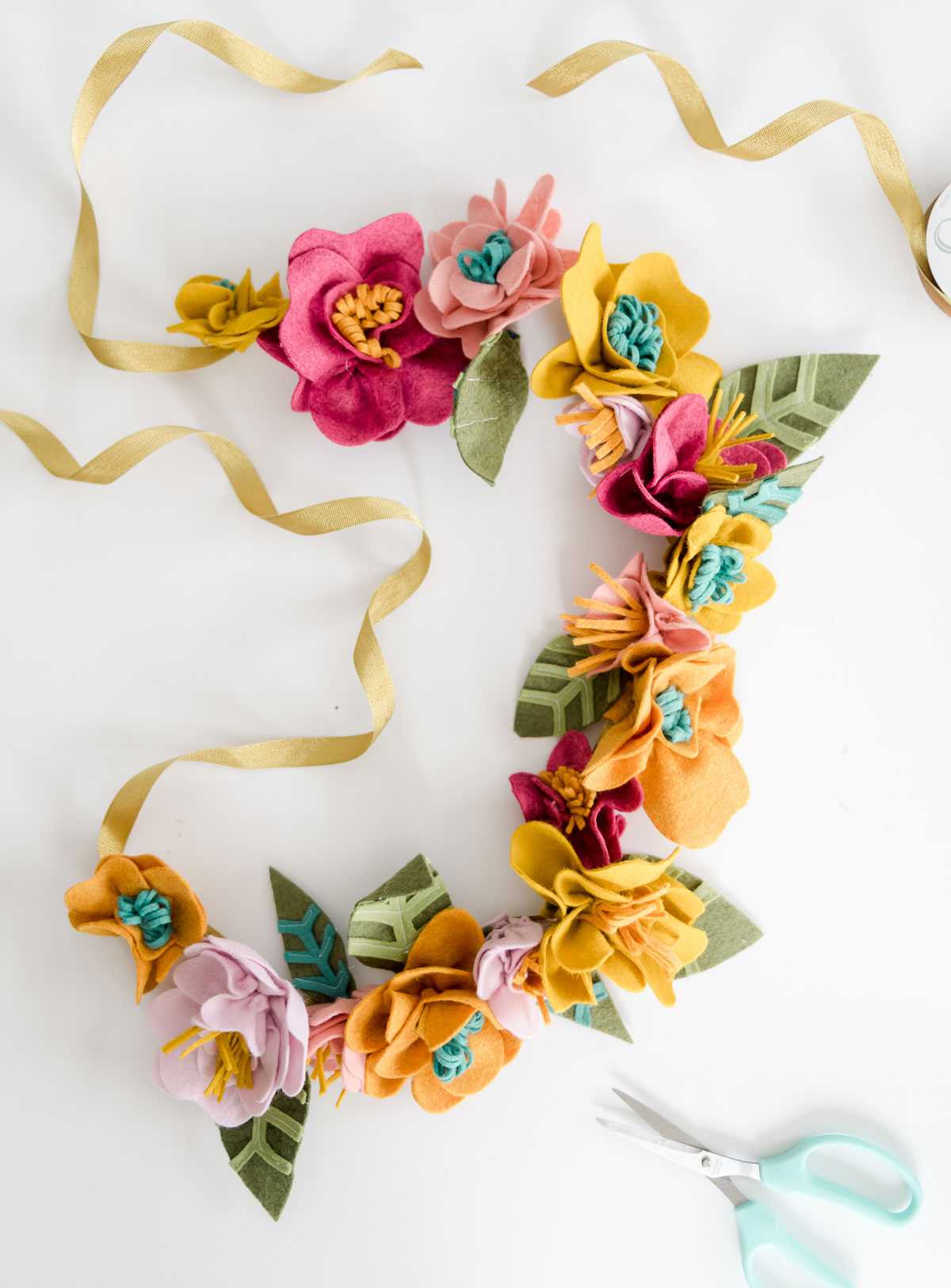 How to make ribbon roses - How to sew - Sew Magazine