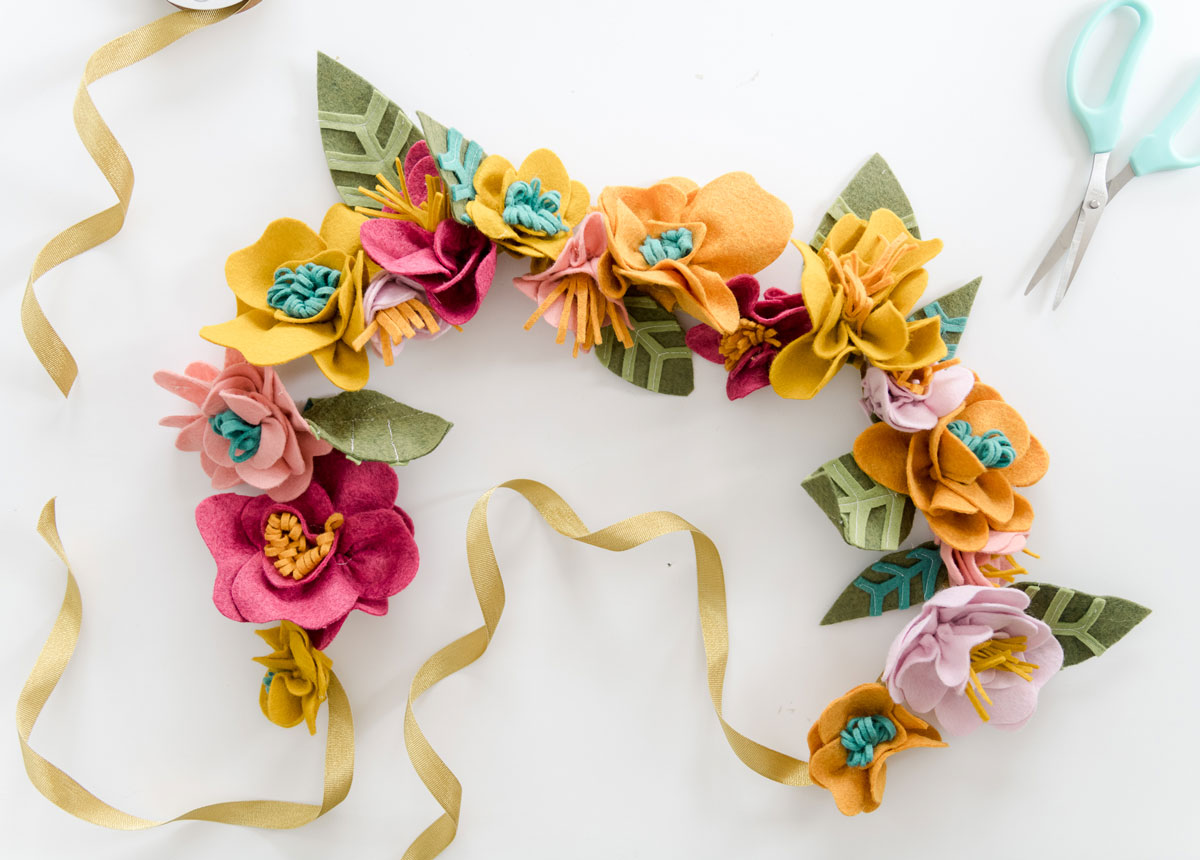 How to make felt flowers, making felt flowers look realistic, sewn felt flowers, sewing felt flowers, easy felt flowers, sewn felt flowers, felt flower crown, felt flower garland