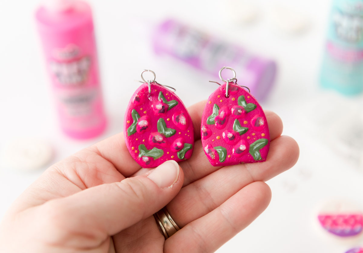 puff painted earrings, tulip puff paint, puff paint upcycling, floral drawing with puff paint, how to puff paint, Tulip paint