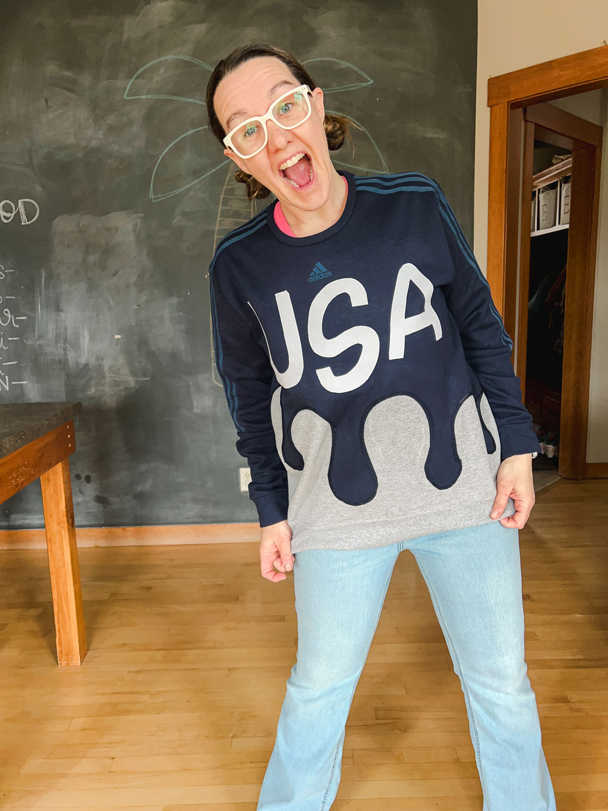how to make a rework sweatshirt, no sew rework sweatshirt, usa patriotic sweatshirt, sewing sweatshirt, sewing project