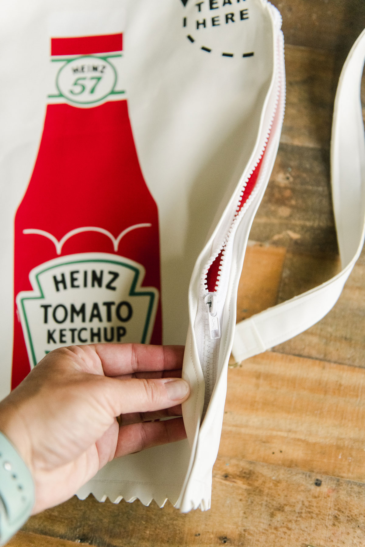 Ketchup purse DIY, how to make a ketchup purse, kate spade ketchup purse DIY, ketchup sewing projects