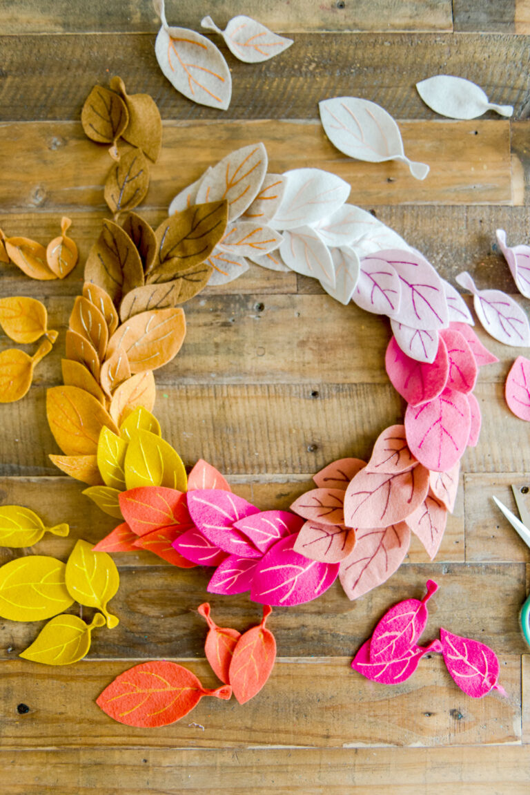 fall felt wreath DIY, felt wreath DIY, felt fall project, fall project DIY, fall leaf DIY, colorful wreath DIY, colorful fall wreath DIY