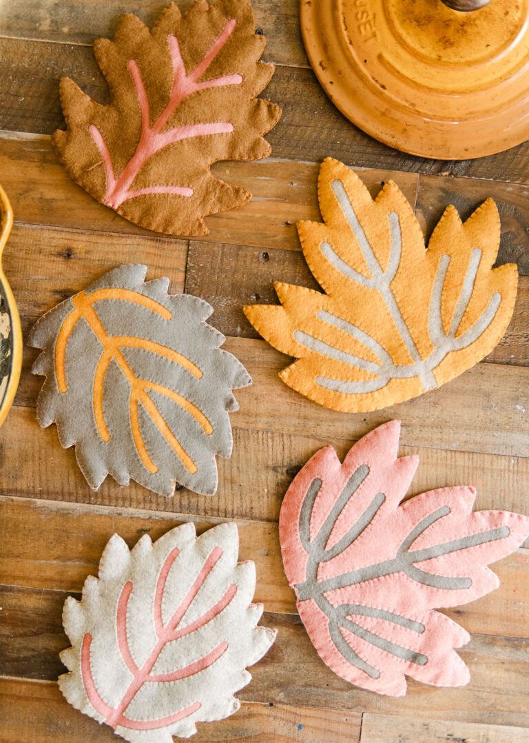 Fall leaf trivets, felt trivet DIY, fall table decor, fall DIY decor, thanksgiving table decor ideas, felt trivet DIY