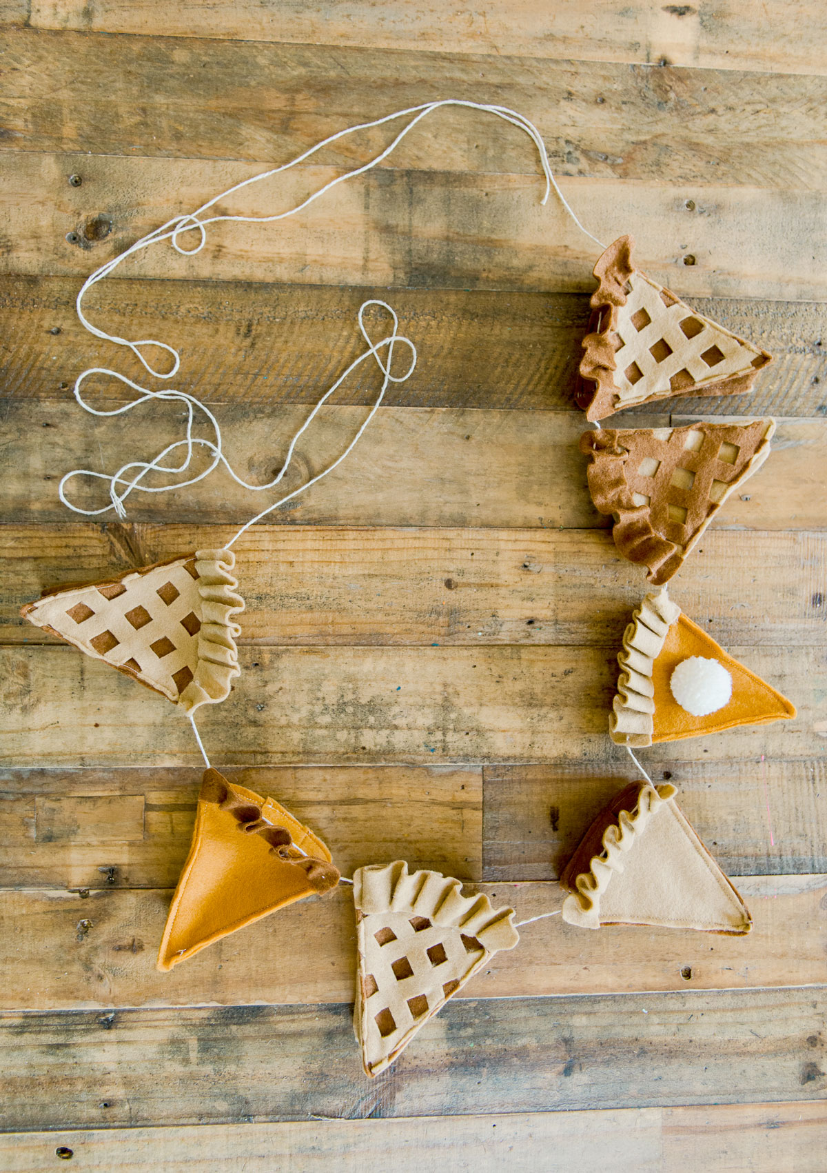 Pie garland, Thanksgiving garland DIY, pie garland DIY, thanksgiving DIY, Pie DIY