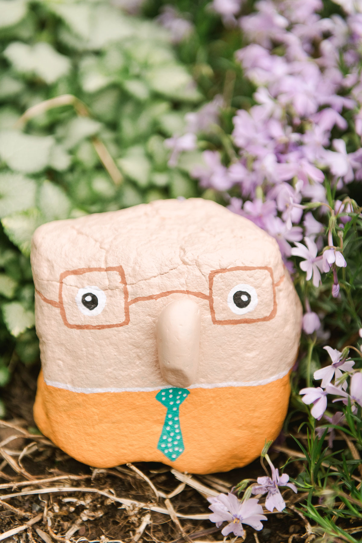 Painted rock family, how to paint a rock family, painted people rocks, painted rocks to look like people, kids summer craft ideas, summer craft idea for kids